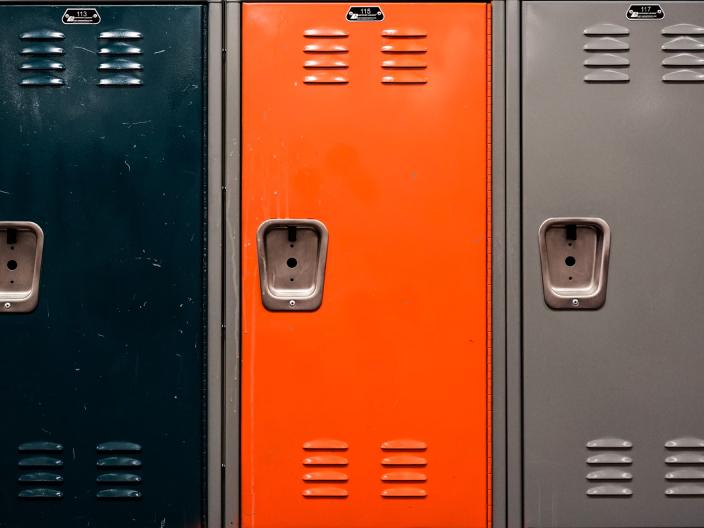 Elevi intr-o scoala cu Teleskop School